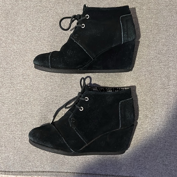 Tom’s Black Wedge Suede Booties - Picture 2 of 6